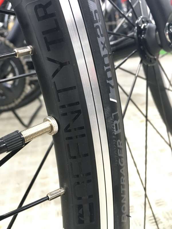 ボントレガー Affinity TLR ホイール タイヤ、ディスクローター付 ホイール（DISC用） 700C ボントレガー ホイールセット AFFINITY
